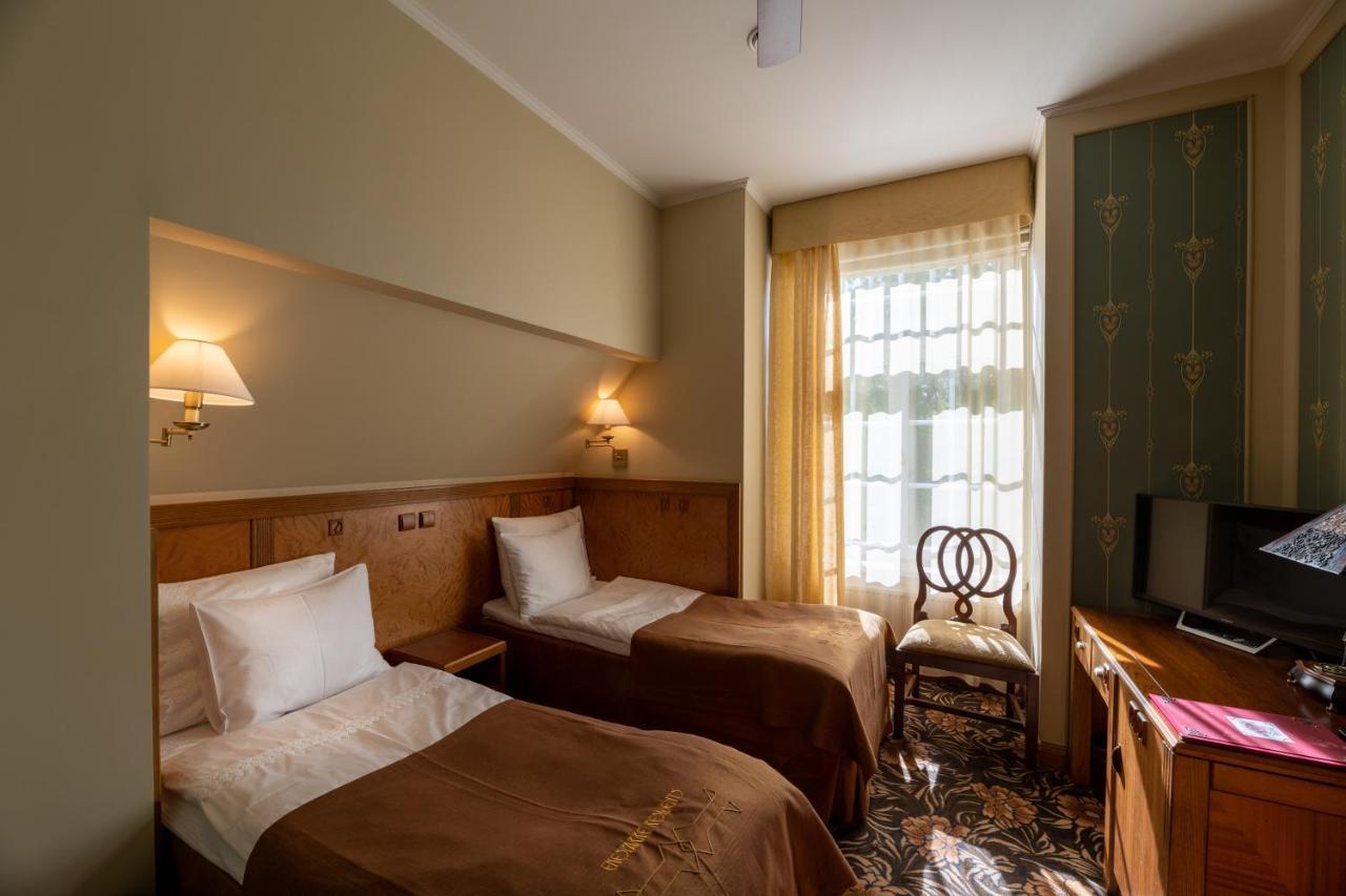 Ekesparre Boutique Hotel Kuressaare Exteriör bild