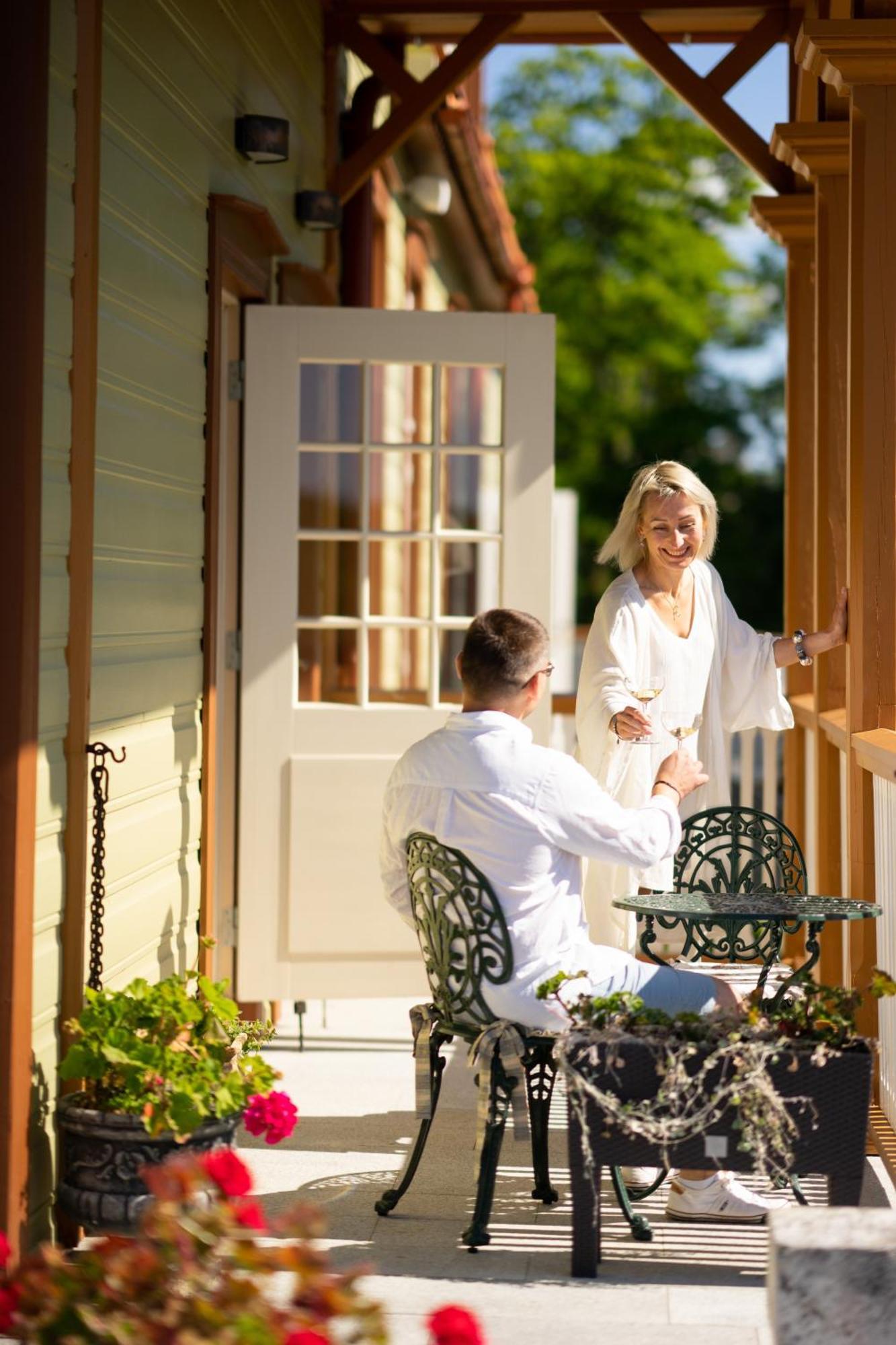 Ekesparre Boutique Hotel Kuressaare Exteriör bild