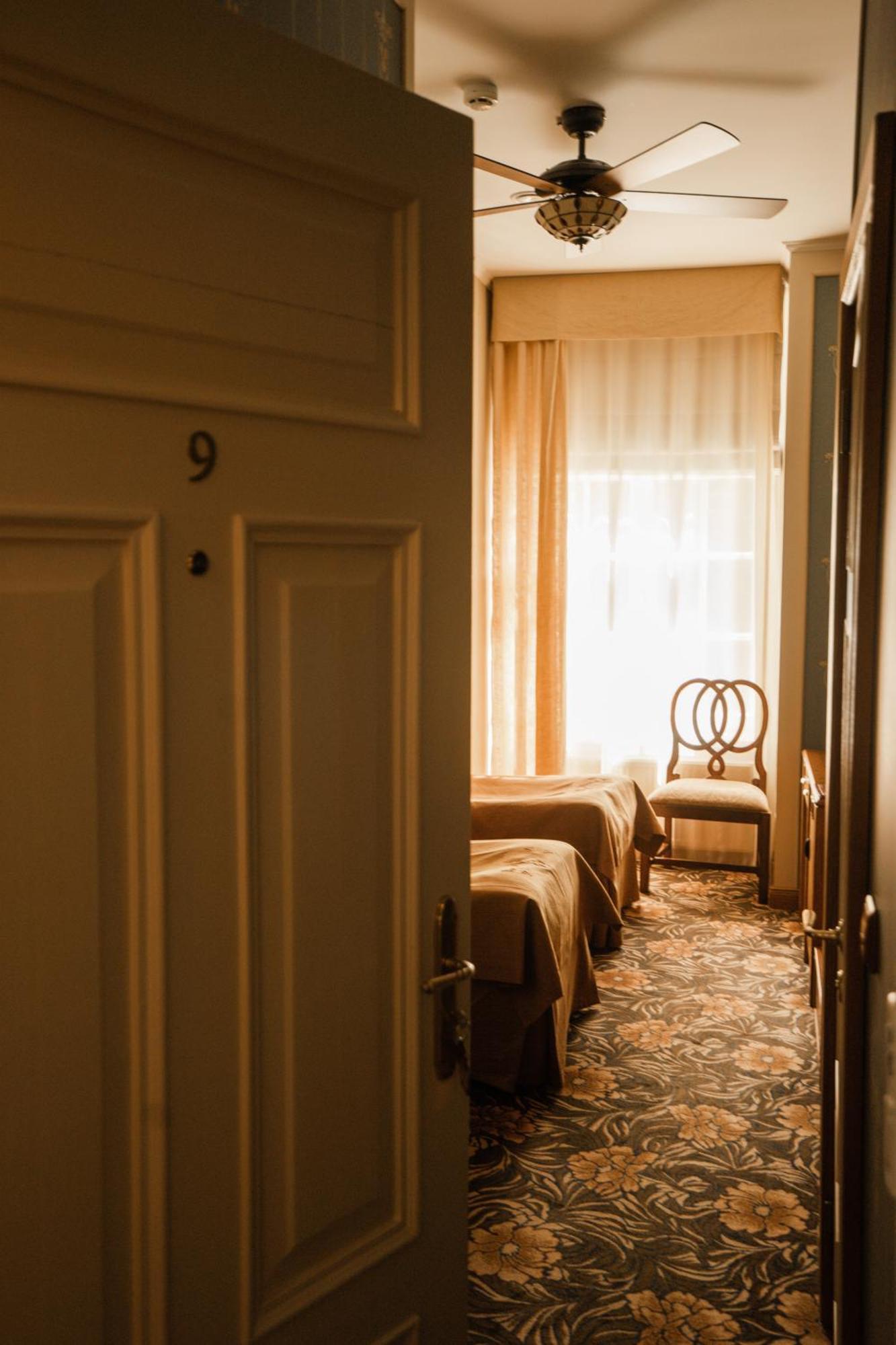 Ekesparre Boutique Hotel Kuressaare Exteriör bild